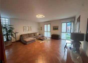 Three-room apartment VIA DIAZ 6H, Erba - photo 1