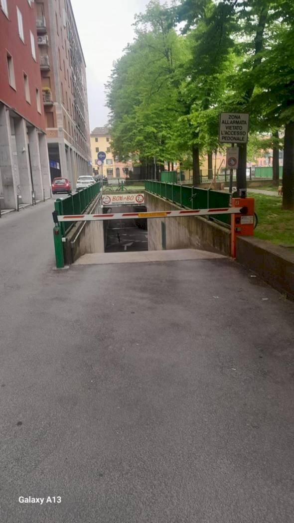 Box Piazza Manfredi Azzarita, Bologna (zona Centro Storico) - foto 1