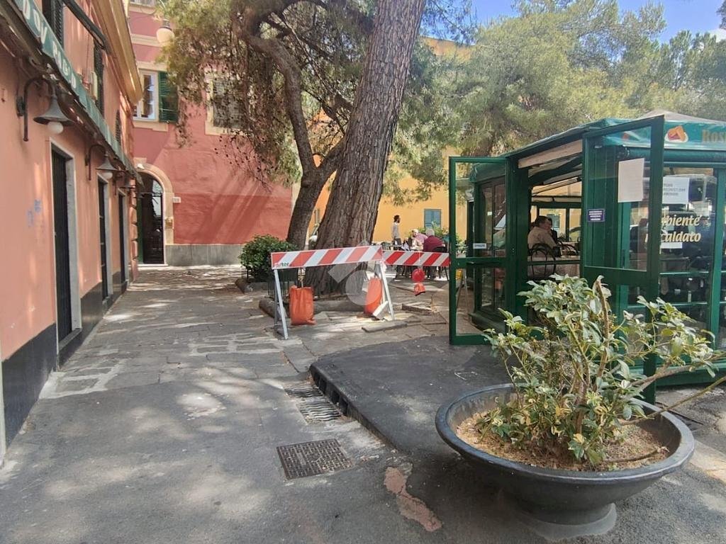 Commercial Activity via spianata castelletto, Genova (neighborhood Castelletto) - photo 1