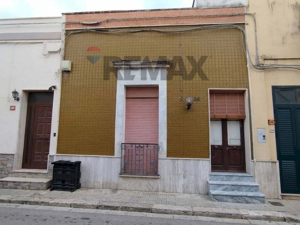 Edificio all\'aperto - Casa indipendente Via Vittorio Veneto
 
36-38, Campi Salentina - foto 1