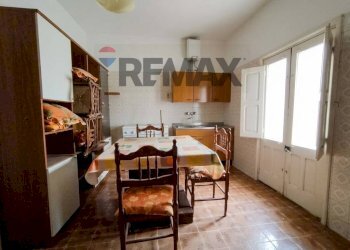 Sala da pranzo - Casa indipendente Via Vittorio Veneto
 
36-38, Campi Salentina - foto 10