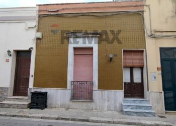 Edificio all\'aperto - Casa indipendente Via Vittorio Veneto
 
36-38, Campi Salentina - foto 1