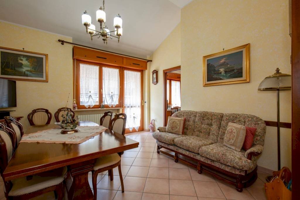 Salone - Quadrilocale via Latina, 50, Collegno - foto 1