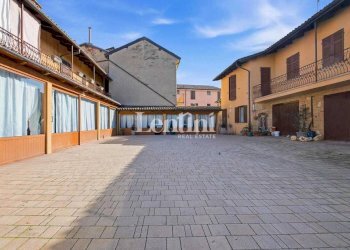 Cortile interno - Villa via Giuseppe Mazzini, 3, Morano sul Po - foto 4