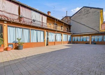 Cortile interno - Villa via Giuseppe Mazzini, 3, Morano sul Po - foto 5