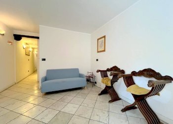 Salone - Negozio via Santa Croce, 16, Moncalieri - foto 8