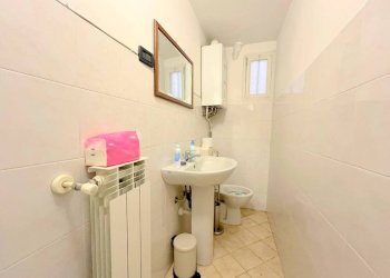 Bagno - Negozio via Santa Croce, 16, Moncalieri - foto 30