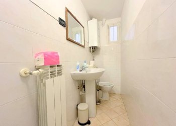 Bagno - Negozio via Santa Croce, 16, Moncalieri - foto 32