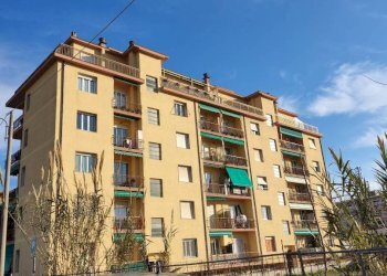 Facciata - Bilocale via San Vincenzo, 24, Vallecrosia - foto 1