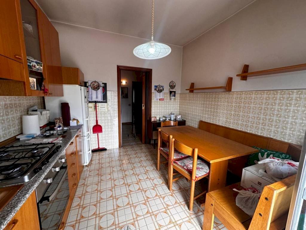 Cucina - Appartamento via Campo dei Fiori, 49, Gallarate - foto 2