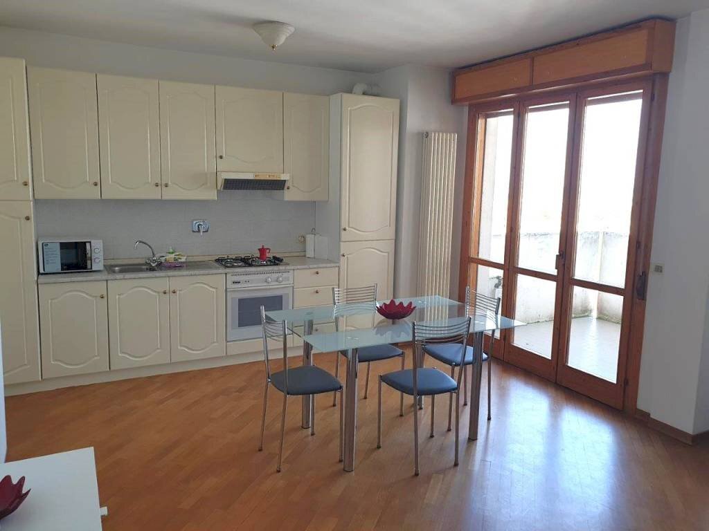 Cucina - Bilocale piazza Giuseppina Strepponi, 15, Parma - foto 1