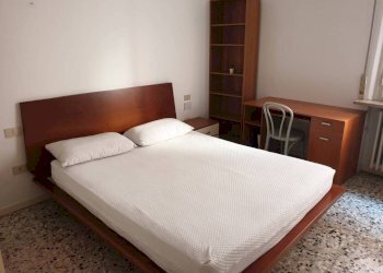 Camera da letto - Three-room apartment Borgo Zaccagni, 3, Parma - photo 13