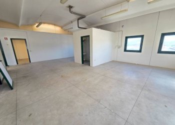 Interno non residenziale - Capannone via Piero Gobetti, Signa - foto 11