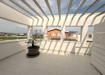 Terrazza - Appartamento CONTRADA CANNAFRESCA
 
SNC, Margherita di Savoia - foto 6
