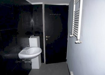 Bagno - Bilocale via Liberti, 13, Genova (zona Sampierdarena) - foto 9