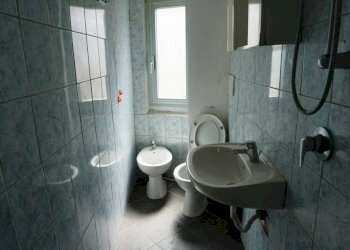 Bagno - Quadrilocale via Liberti, 13, Genova (zona Sampierdarena) - foto 10