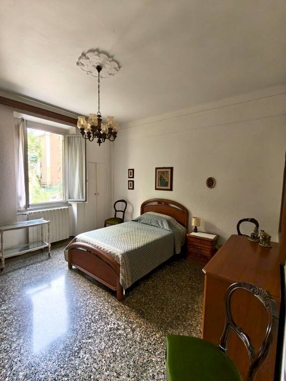 Camera da letto - Two-room apartment via Pierino Negrotto Cambiaso, 1, Genova (neighborhood Sampierdarena) - photo 2
