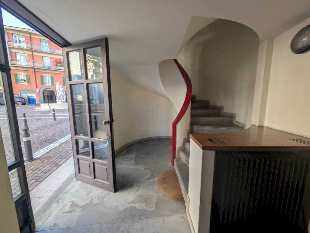 Interno palazzo - Quadrilocale piazza Italia, Alzano Lombardo - foto 2