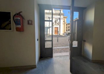 Interno palazzo - Quadrilocale piazza Italia, 1, Alzano Lombardo - foto 4