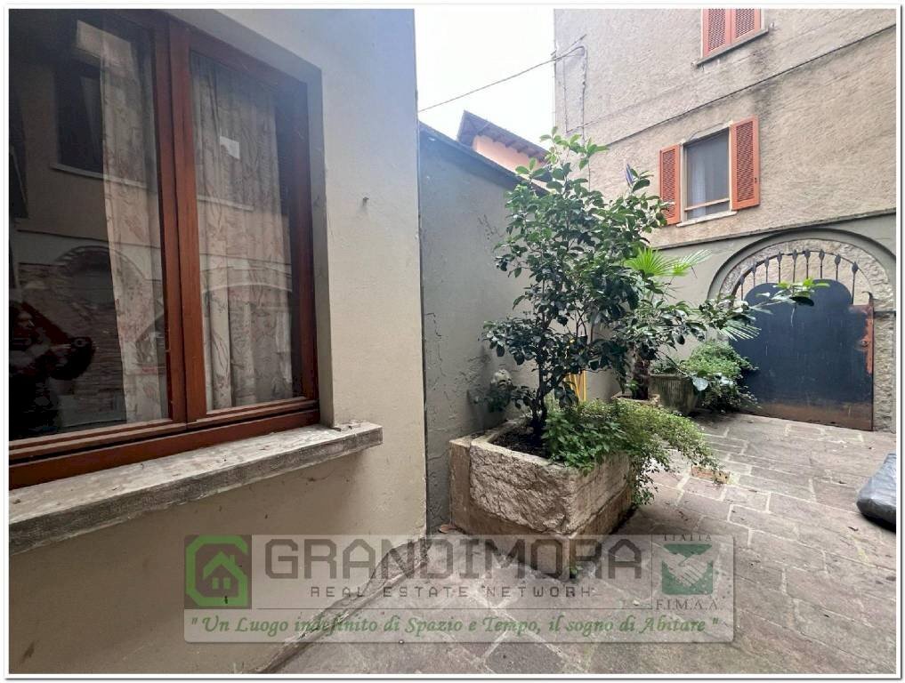 Cortile interno - Trilocale piazza Italia, Alzano Lombardo - foto 3