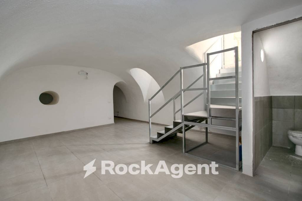 Interno non residenziale - Warehouse via dei Quattro Cantoni, 9a, Roma (neighborhood Centro Storico) - photo 1