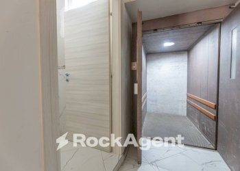 Interno palazzo - Negozio via Roma, Casarano - foto 10
