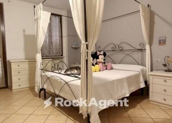 Camera da letto - Three-room apartment corso Italia, 38, Mede - photo 7