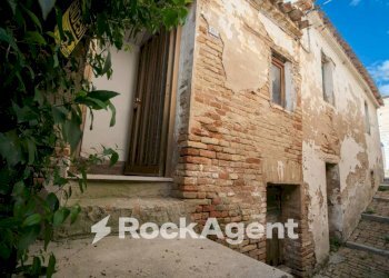 Facciata - Quadrilocale via Montebello, 24, Terre Roveresche - foto 3