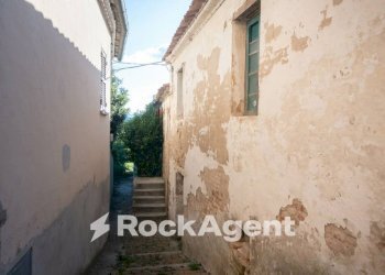 Cortile interno - Quadrilocale via Montebello, 24, Terre Roveresche - foto 7