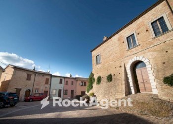 Facciata - Quadrilocale via Montebello, 24, Terre Roveresche - foto 8