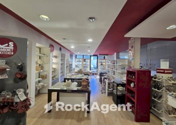 Interno non residenziale - Negozio via Regina Margherita, 223, Taviano - foto 15