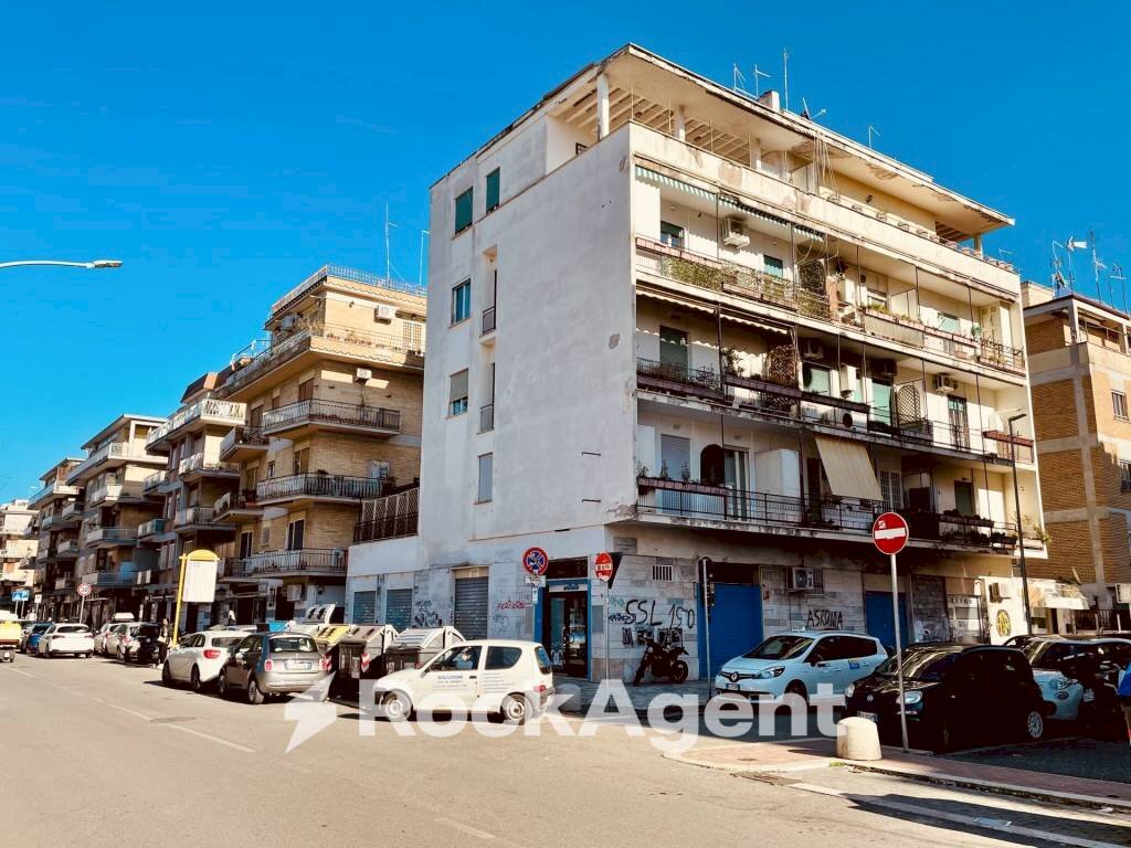 Facciata - Bilocale via Pietro Maffi, Roma - foto 2