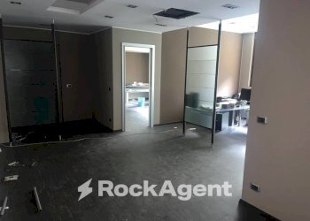 Interno non residenziale - Stabile - Palazzo via Emilio Vecchia, Varazze - foto 3