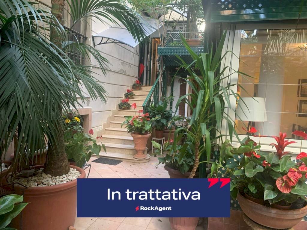Giardino - Two-room apartment via del Parco Margherita, Napoli (neighborhood Chiaia) - photo 1