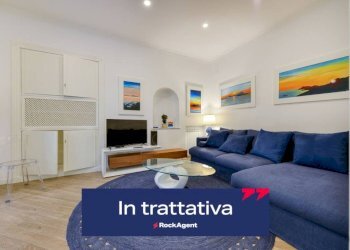 Salone - Two-room apartment via del Parco Margherita, Napoli (neighborhood Chiaia) - photo 2