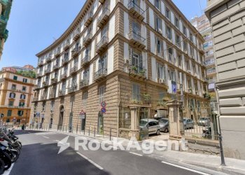 Zona - Two-room apartment via del Parco Margherita, Napoli (neighborhood Chiaia) - photo 3