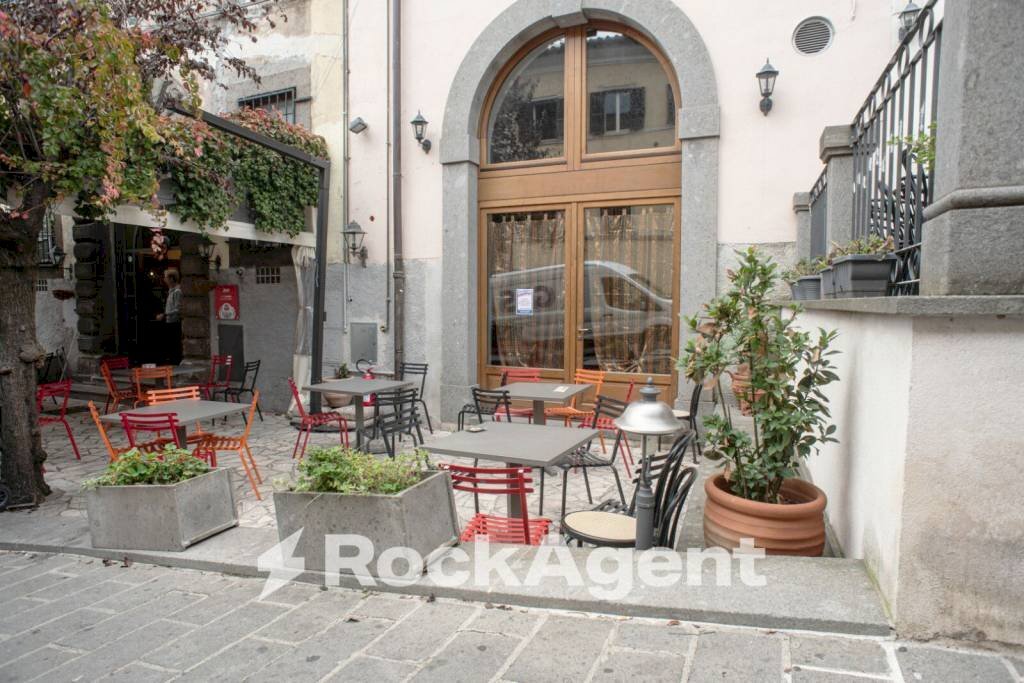 Cortile interno - Shop via Andrea Doria, 18, Viterbo - photo 2