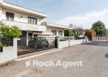 Facciata - Villa via I. Nievo, 28, Ponte San Nicolò - foto 28