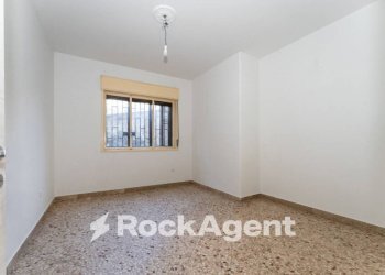 Camera da letto - Trilocale via del Canalicchio, 3, Tremestieri Etneo - foto 16