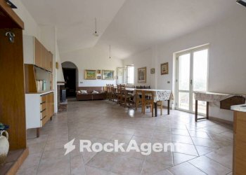 Salone - Villa Località Zilleria, Gasperina - foto 9