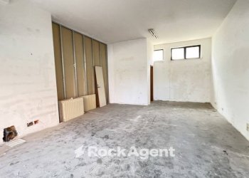Magazzino - Shop via Cavour, 92, Alba Adriatica - photo 3
