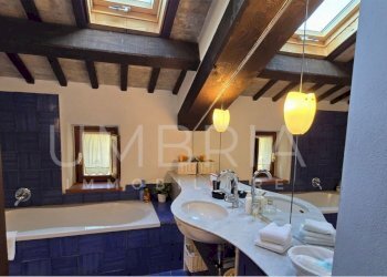 casale-umbria-bathroom.jpg - Casale Via degli Ulivi 16, Baschi - photo 16