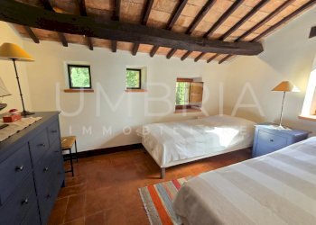 casale-umbria-bedroom03a.jpg - Casale Via degli Ulivi 16, Baschi - photo 19