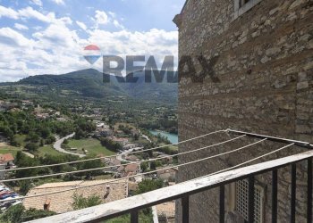 Vista delle montagne - Casa indipendente Via Stretta
 
26, Barrea - foto 2