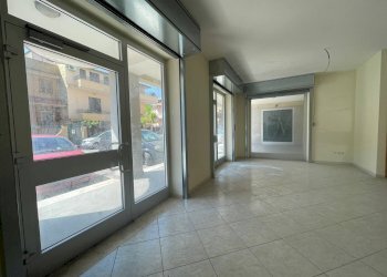 Foto 4 - Negozio via Giovanni Amendola
 
8, Capodrise - foto 4
