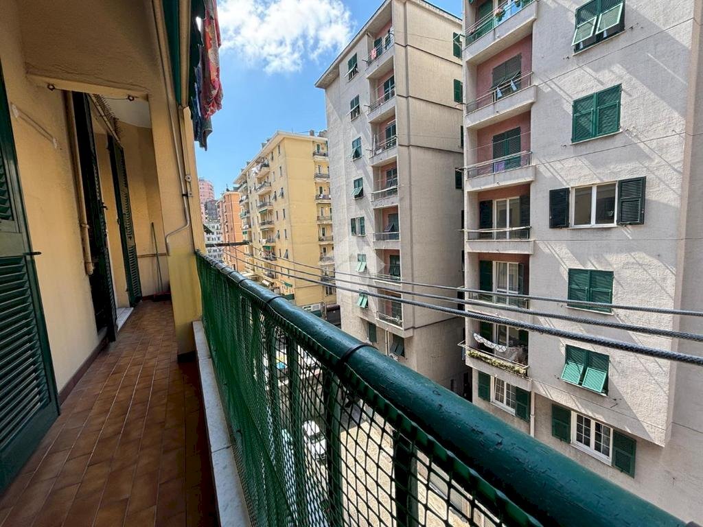 Quadrilocale Via Tortosa, Genova (zona Marassi) - foto 1