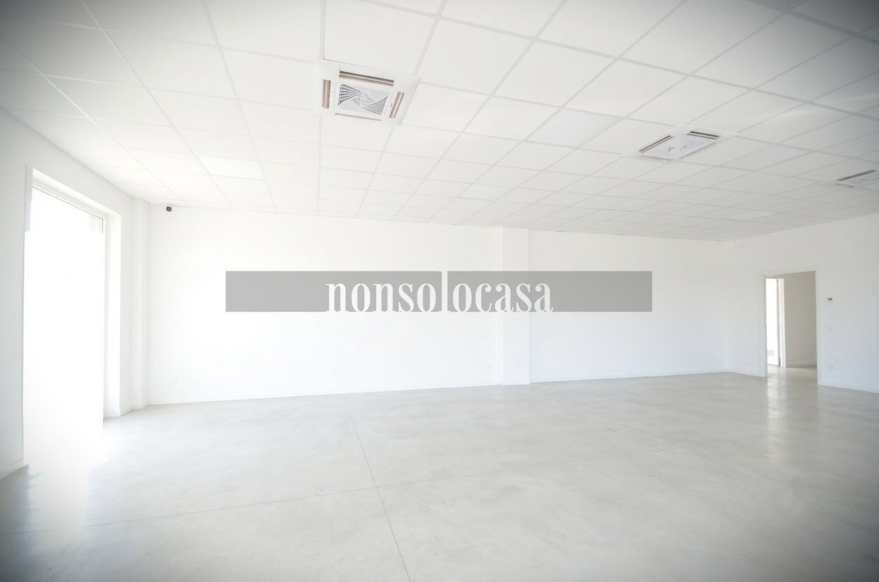 AREA VENDITA - Commercial Premises Via Gustavo Benucci 205, Perugia - photo 3
