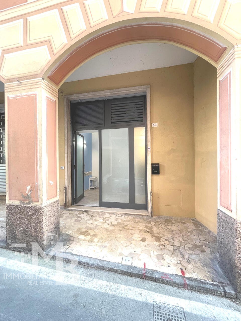 INGRESSO PORTICATO DI PROPRIETA\' - Commercial Premises Via Piero Schiaffino 58, Camogli - photo 2