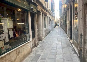 Shop Venezia, Venezia (neighborhood Dorsoduro) - photo 2