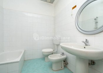 Bagno - Quadrilocale corso Giulio Cesare, 24, Torino (zona Aurora) - foto 5